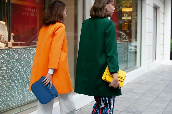 Curly Hair Mastery: Pro Tips for Flourishing in the UK's Humid Climate